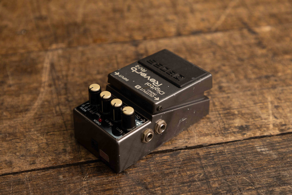 BOSS Digital Reverb RV-2 – Clingan Guitars