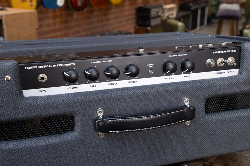 Fender Bassbreaker 18/30 2-Channel 30-Watt 2x12" Guitar Combo