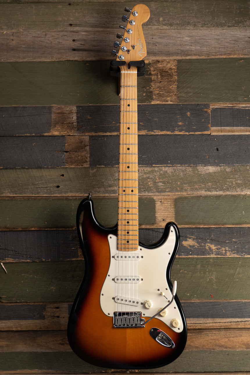 Fender American Standard Stratocaster with Maple Fretboard 1997 Sunburst
