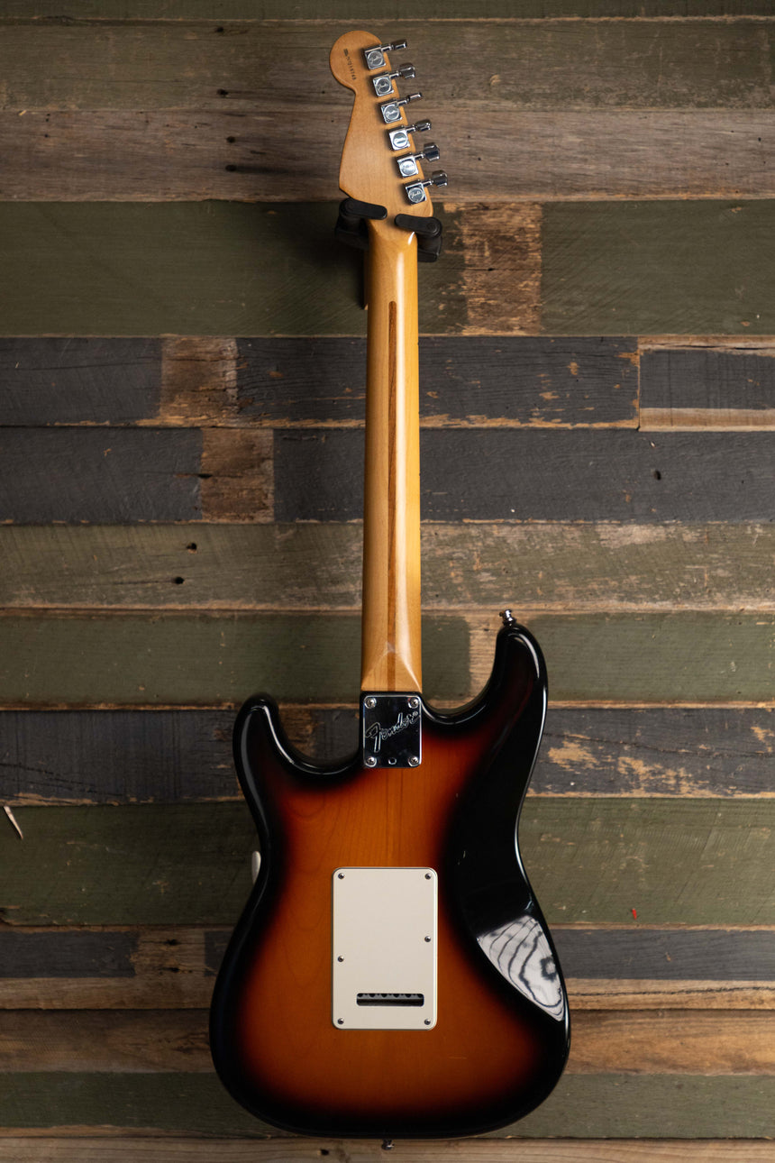 Fender American Standard Stratocaster with Maple Fretboard 1997 Sunburst