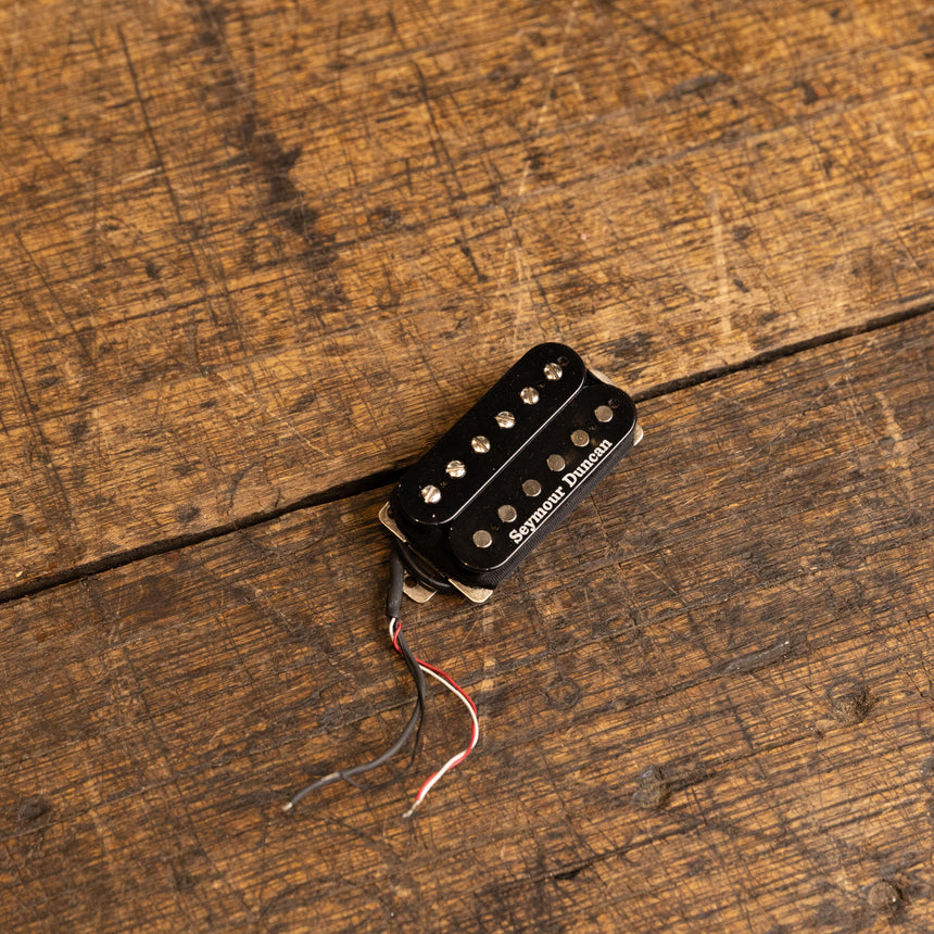 Seymour Duncan ‘59 Model neck pickup.