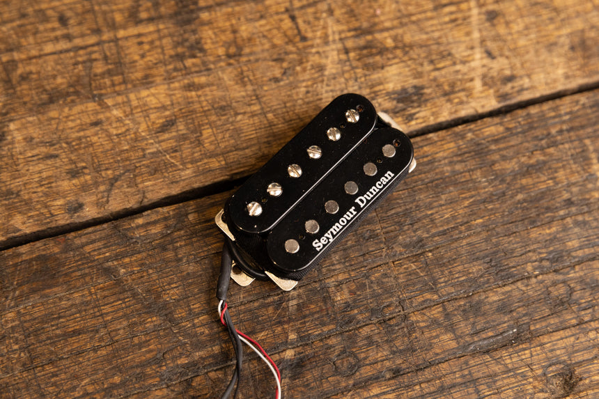 Seymour Duncan ‘59 Model neck pickup.
