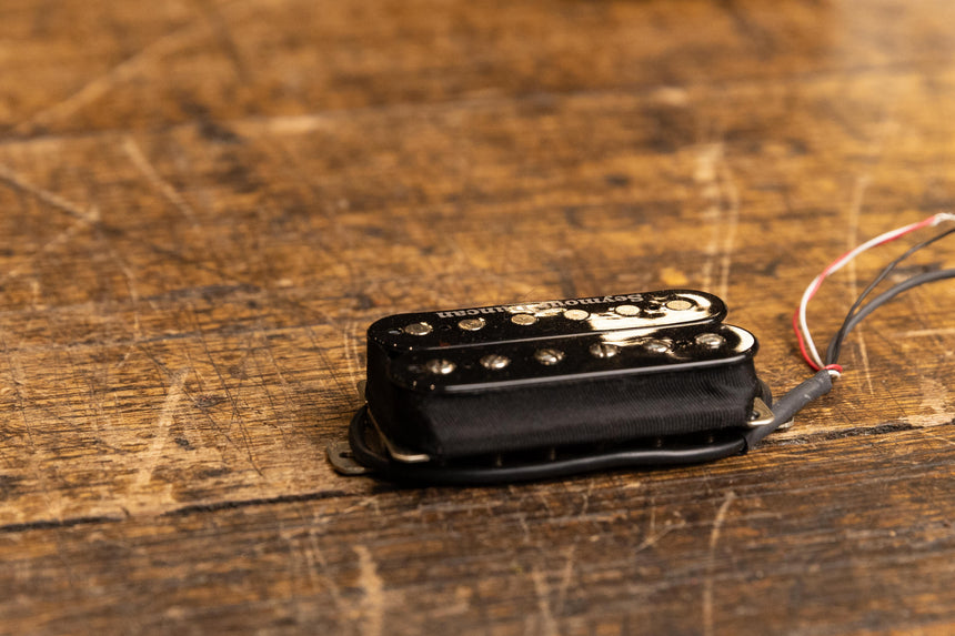 Seymour Duncan ‘59 Model neck pickup.