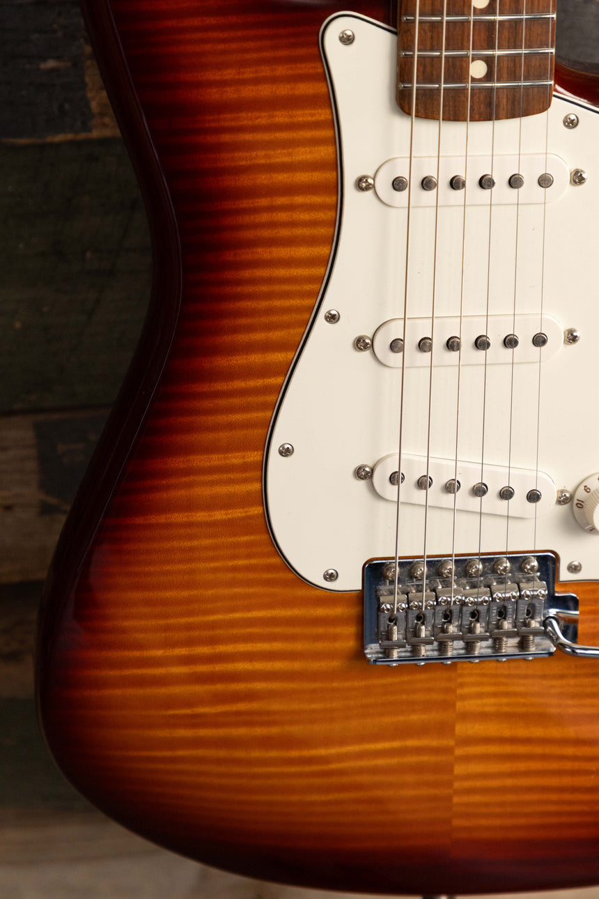 Fender Standard Stratocaster Plus Top with Rosewood Fretboard 2017 - Cherry Burst