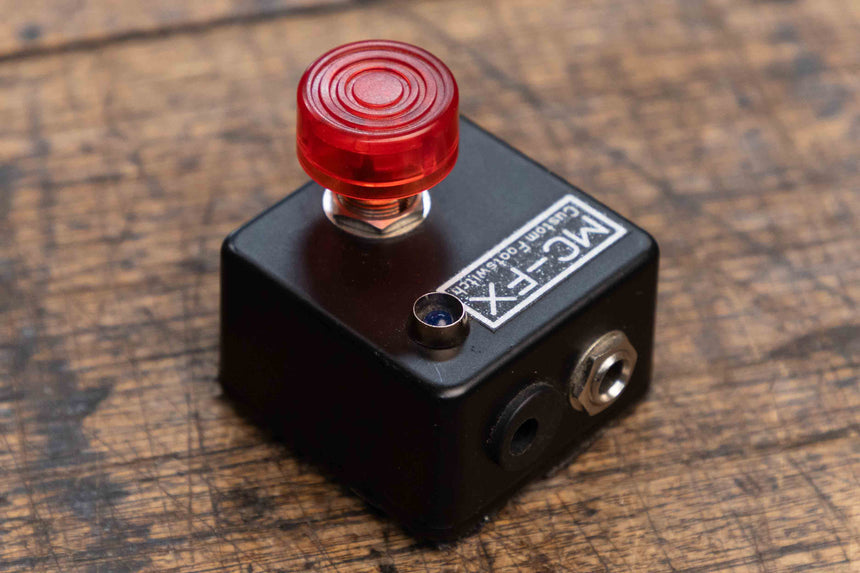 MC-FX Latching Foot Switch With LED 2021 Black