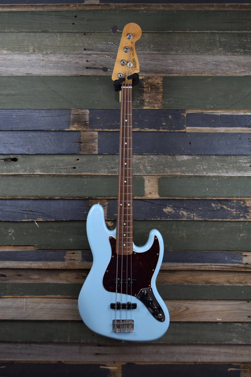 Fender Vintera '60s Jazz Bass with Pau Ferro Fretboard