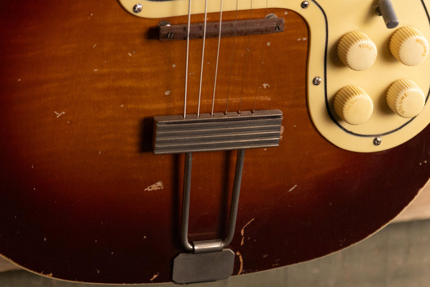 Silvertone Thin Twin 1382L Jimmy Reed 1956 - Sunburst