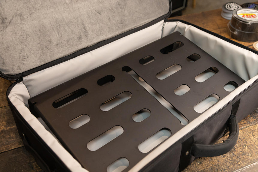 Mono Pedalboard Medium and Tour Accessory Case 2.0