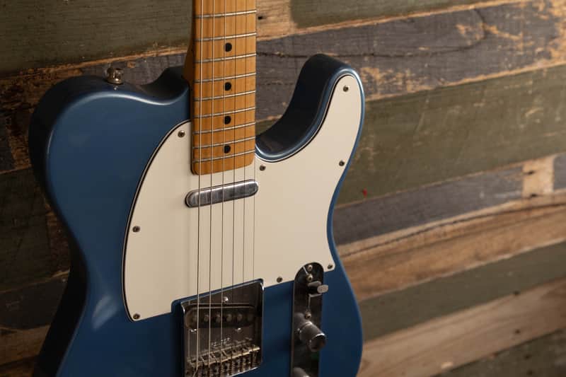 Fender  Telecaster w/ OHSC 1975 Lake Placid Blue